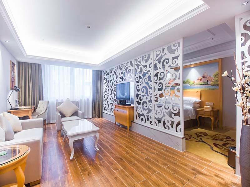 Vienna International Hotel Haikou West Bus Station Екстер'єр фото