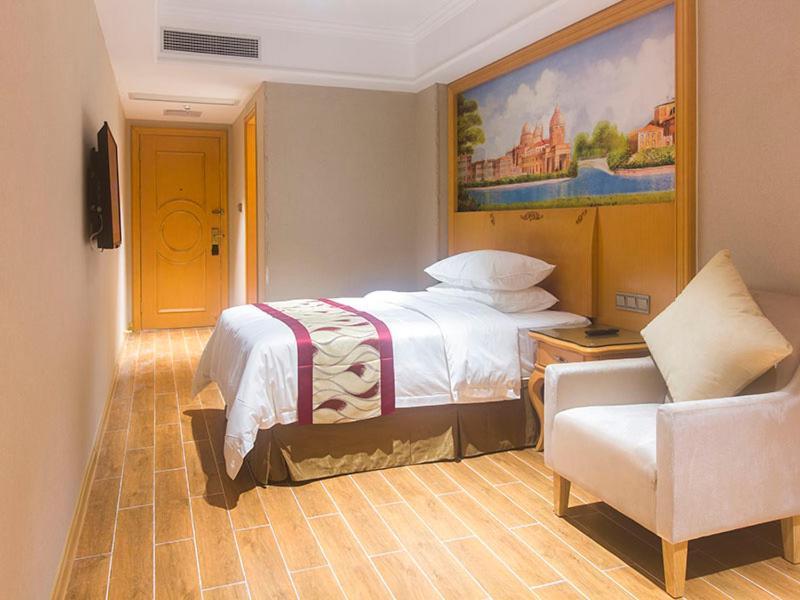 Vienna International Hotel Haikou West Bus Station Екстер'єр фото