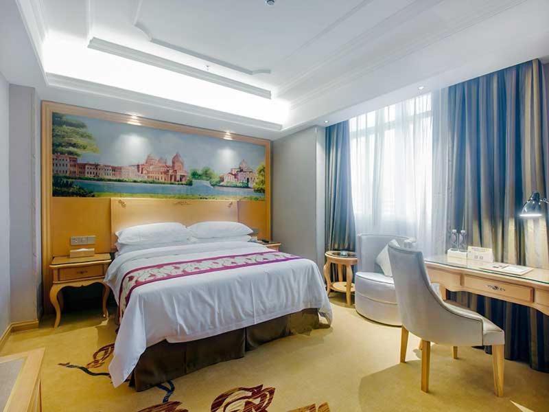 Vienna International Hotel Haikou West Bus Station Екстер'єр фото